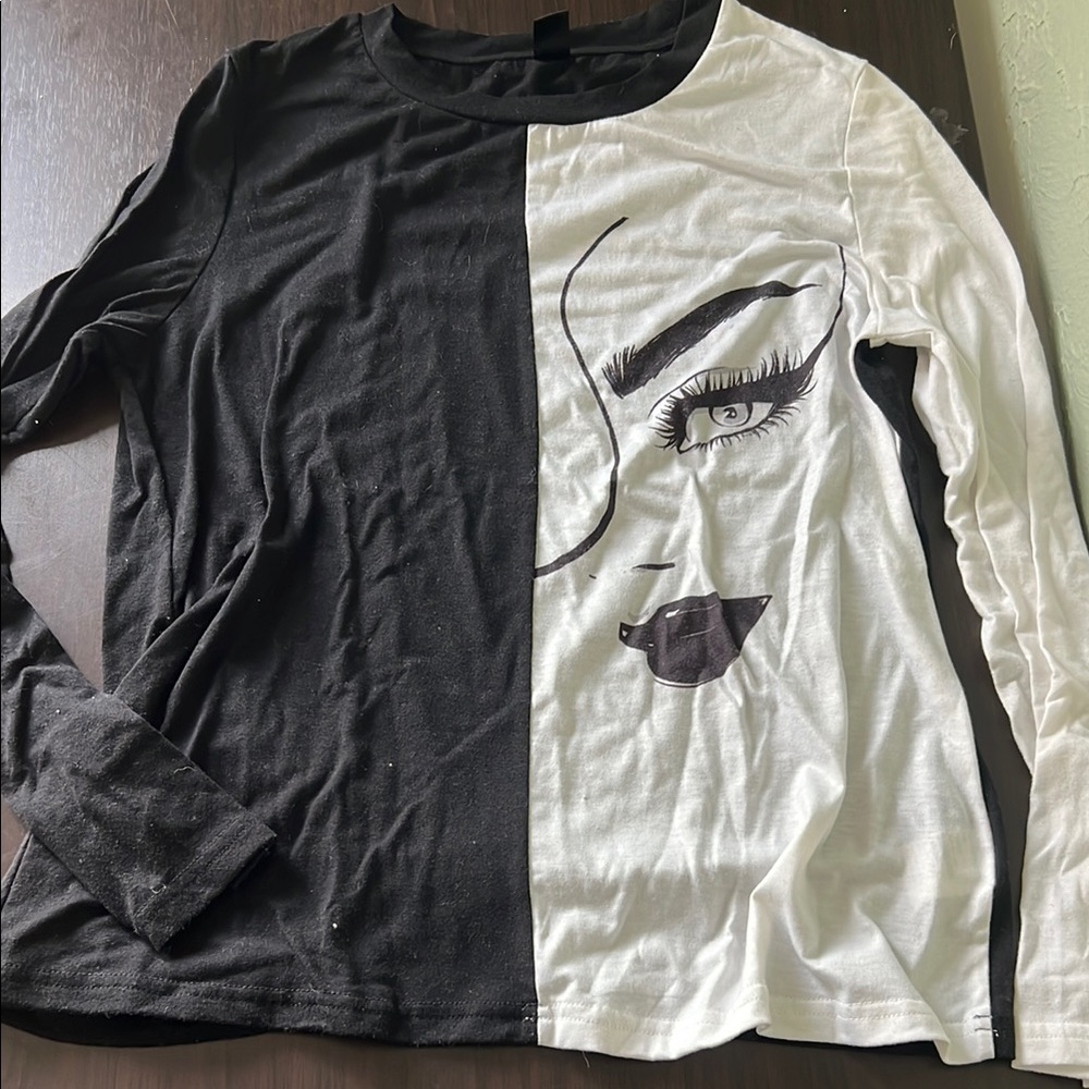 Black and White Graphic women’s small Shirt